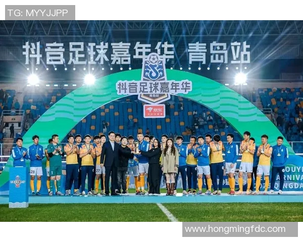 足球明星跨界挑战展现才华演唱歌曲引发球迷热潮