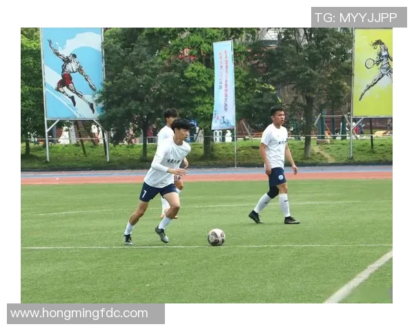 重庆足球队的团队协作揭秘:如何在赛场上实现完美配合与默契合作